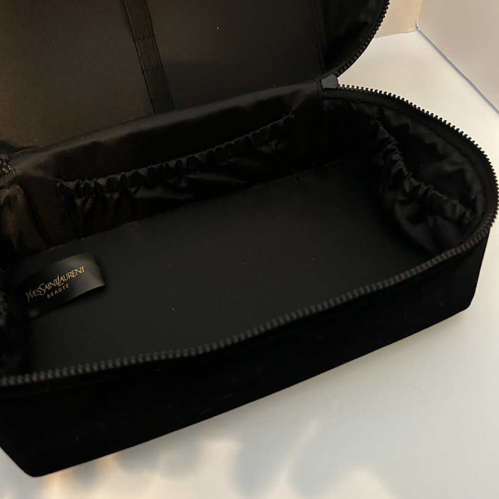 ✨ Rare YSL Velvet Travel Case - Perfect Gift or Private Luxury - Picture 11 of 11